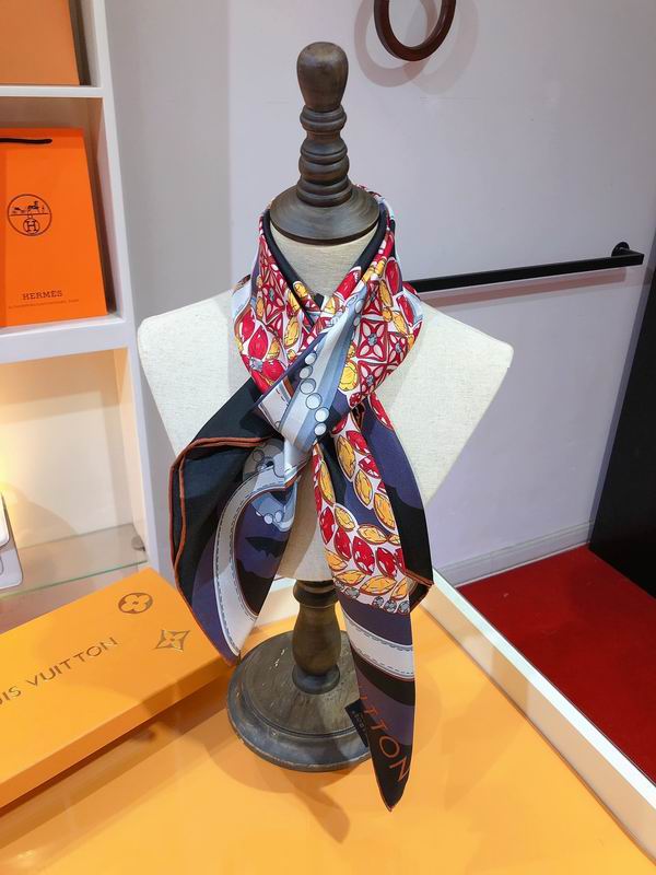 LV silk scarf 90X90cm E32 (17)